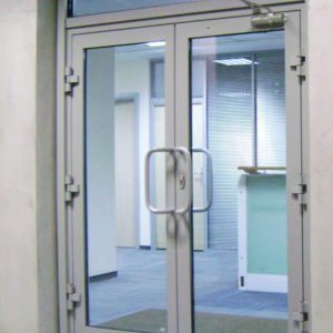 Противопожарная двупольная дверь со стеклом / серия FRM7302